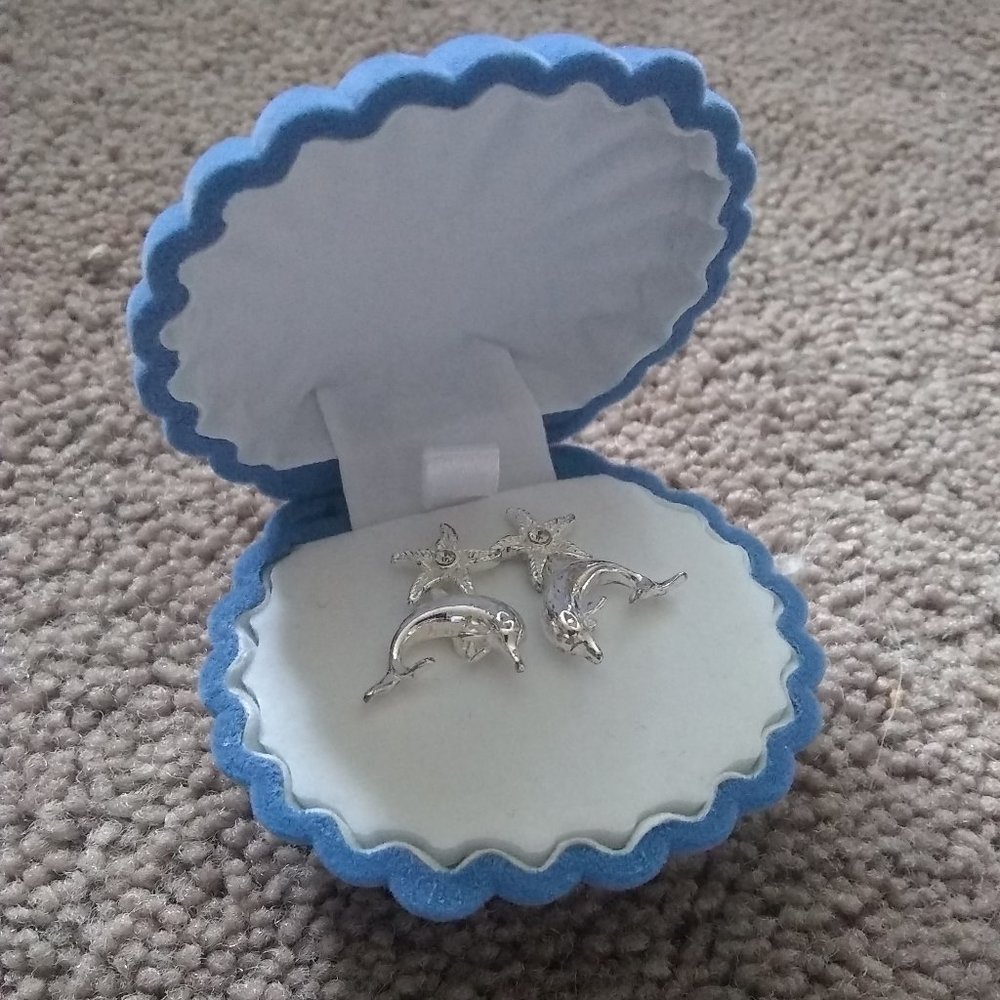Avon Dolphin and Starfish Earrings Set